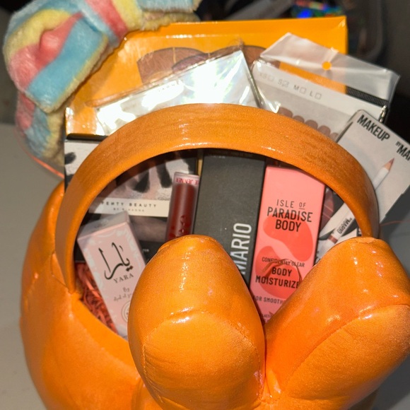 Easter makeup bundle - Picture 3 of 3